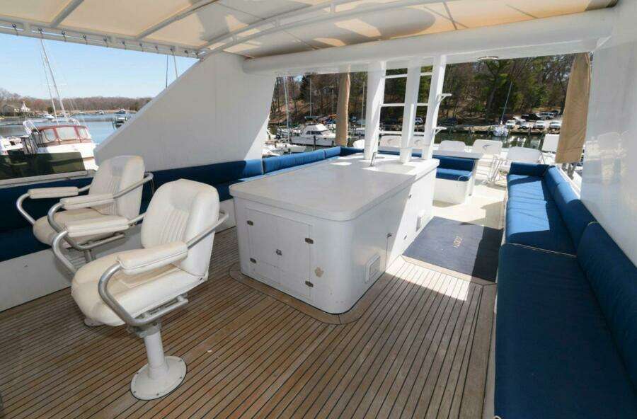 LIQUIDITY 102ft Broward Yacht For Sale