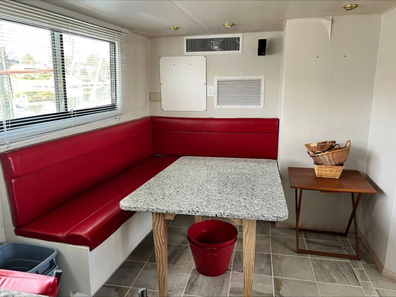 102' 1984 Broward Raised Pilothouse