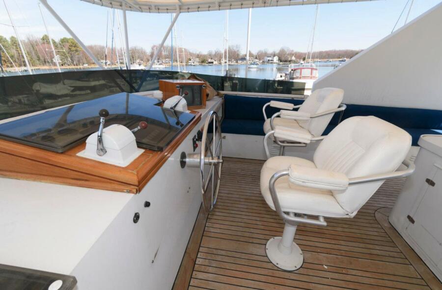102' 1984 Broward Raised Pilothouse