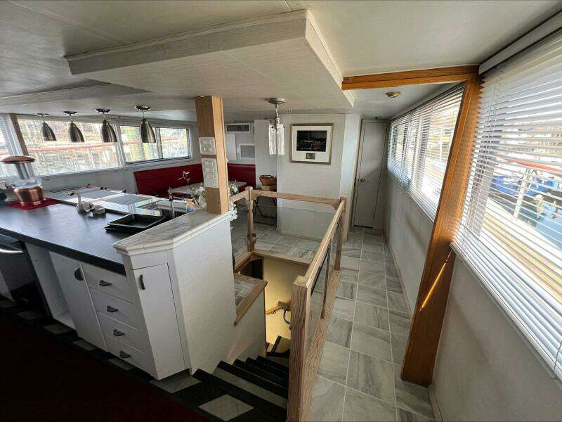 LIQUIDITY 102ft Broward Yacht For Sale