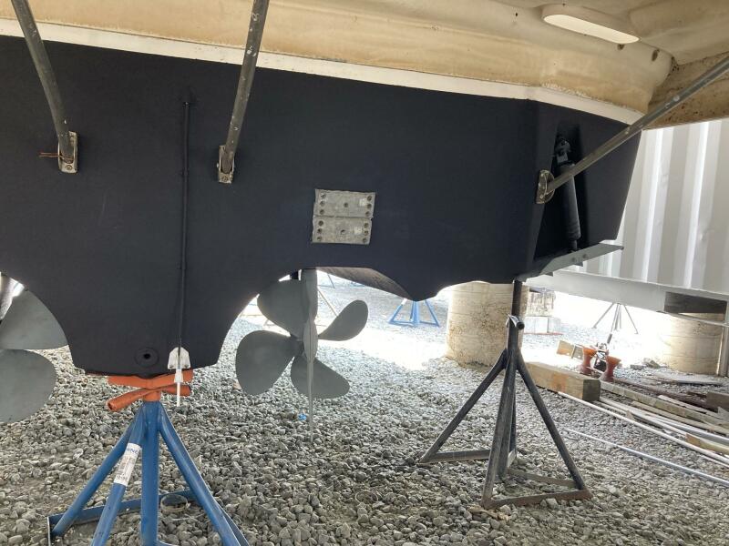 33' 2006 Chaparral 330 signature