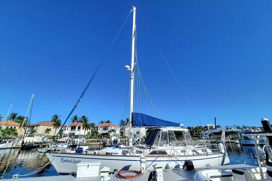 43' 1987 Morgan 43 CC