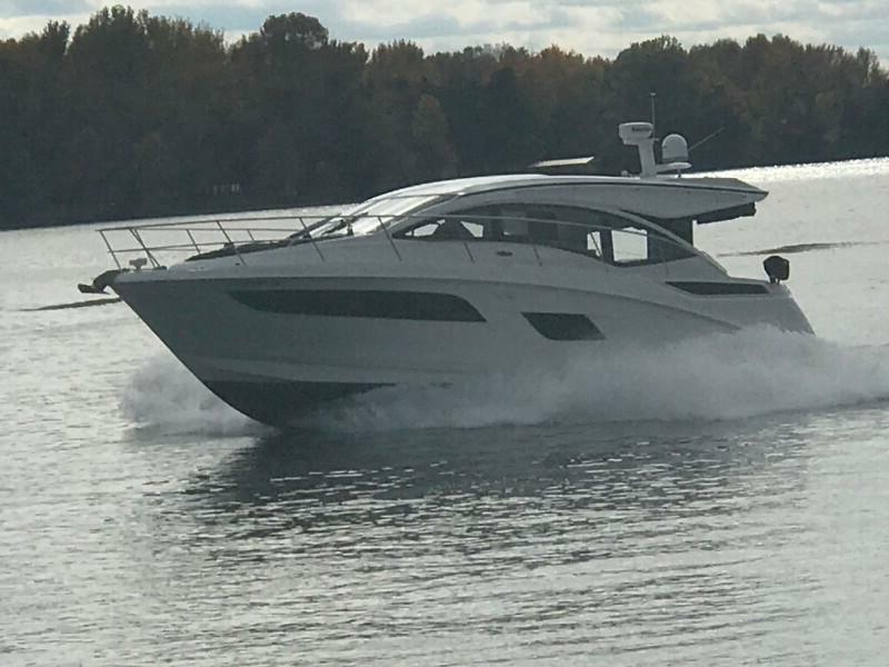 2017 Sea Ray 400 Sundancer