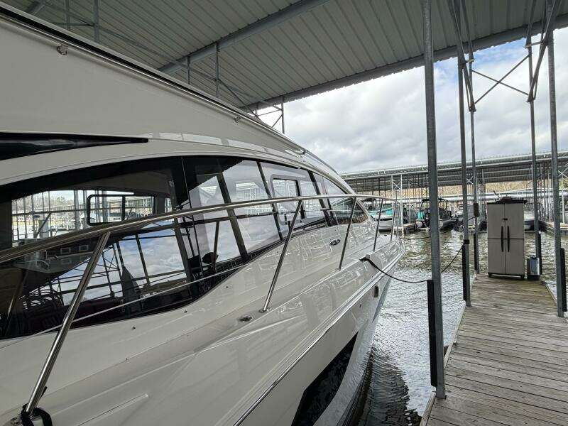 Aquarius 40ft Sea Ray Yacht For Sale