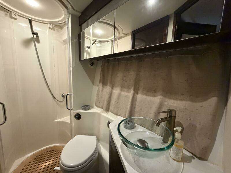 Aquarius 40ft Sea Ray Yacht For Sale