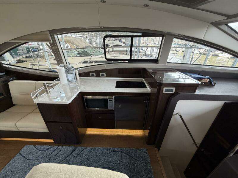 Aquarius 40ft Sea Ray Yacht For Sale