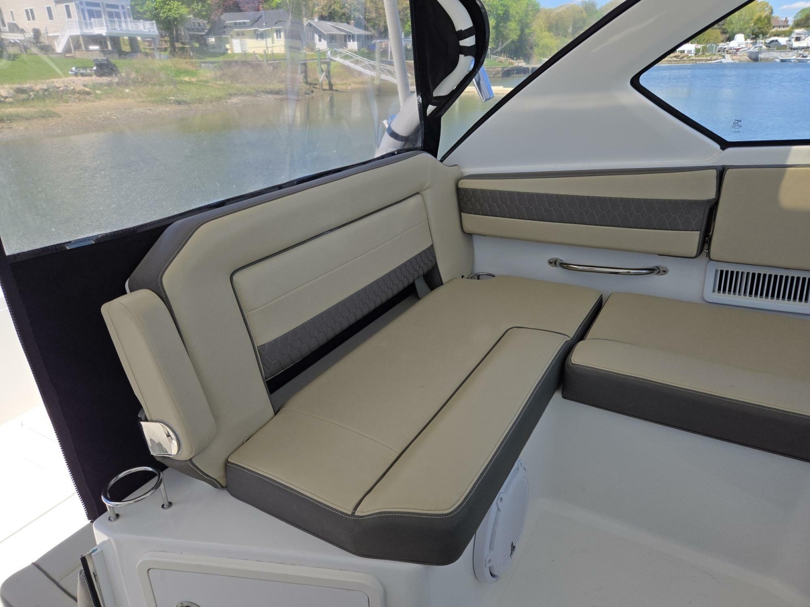 2019 Pursuit 355 Offshore