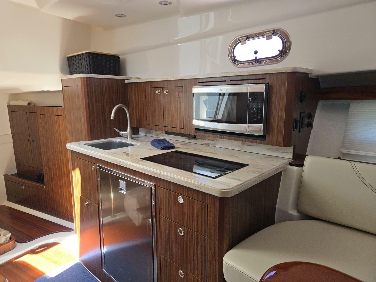 2019 Pursuit 355 Offshore