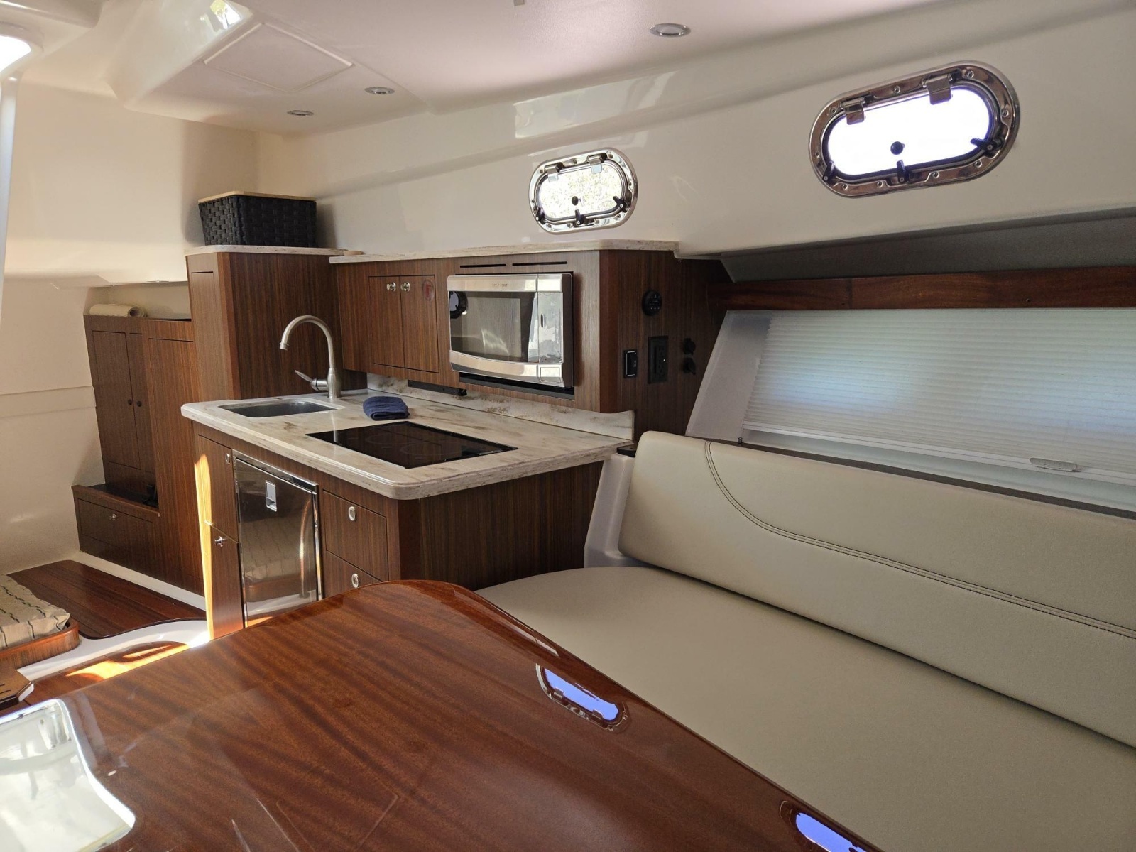 2019 Pursuit 355 Offshore