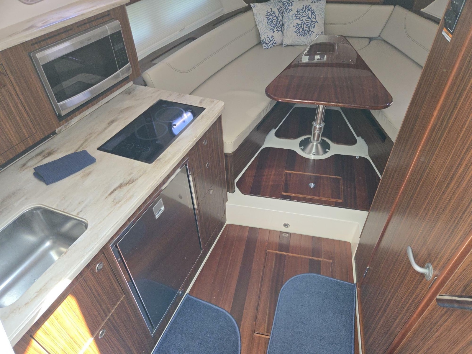 2019 Pursuit 355 Offshore