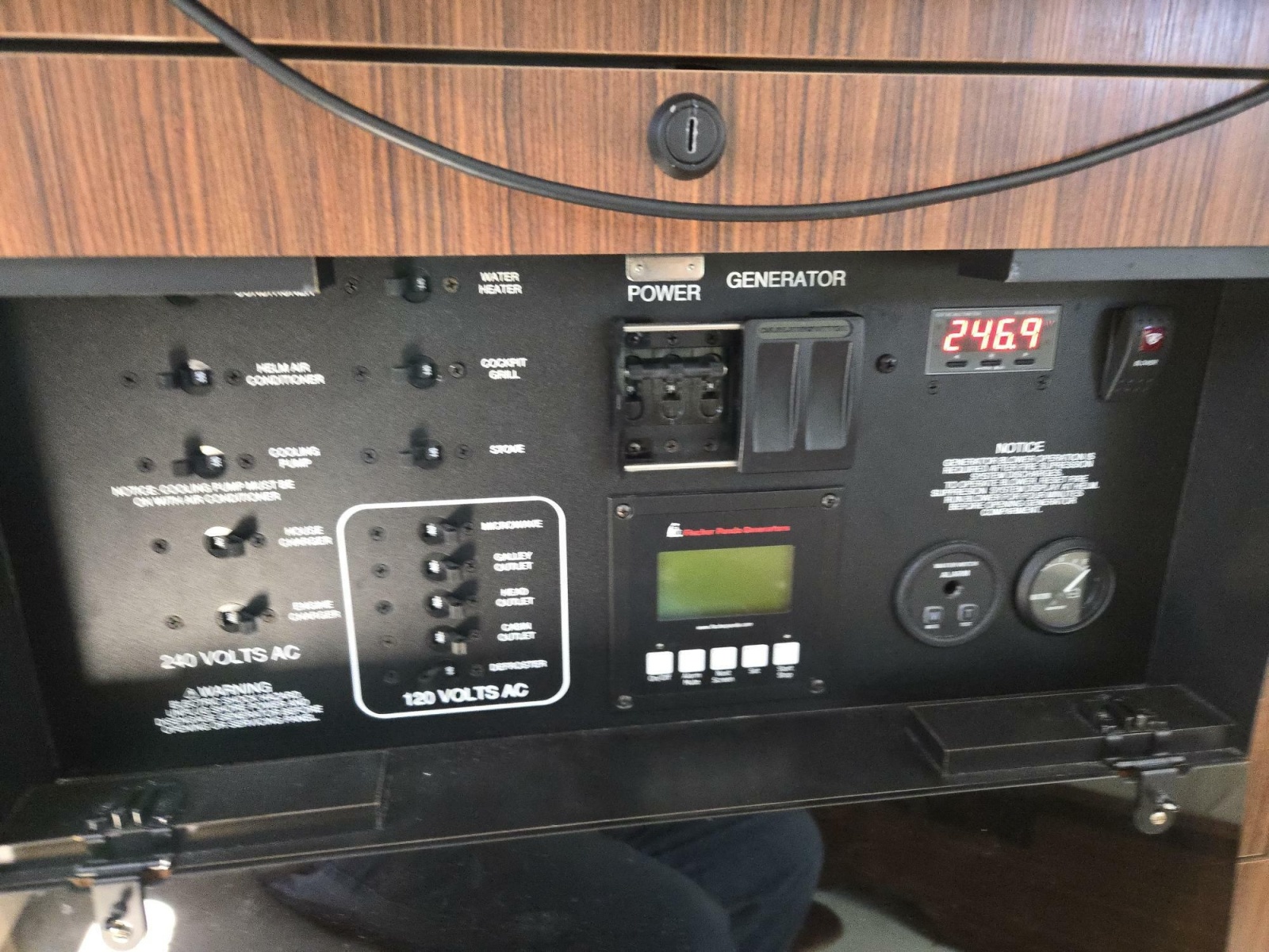 2019 Pursuit 355 Offshore