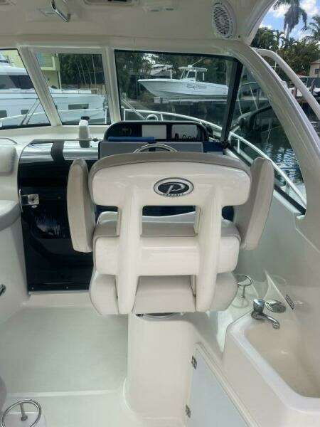 Encore 33ft Pursuit Yacht For Sale