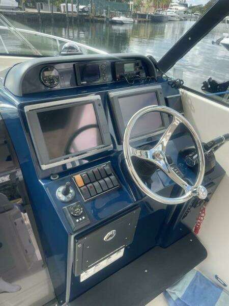 Encore 33ft Pursuit Yacht For Sale