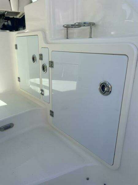 Encore 33ft Pursuit Yacht For Sale