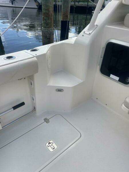 Encore 33ft Pursuit Yacht For Sale