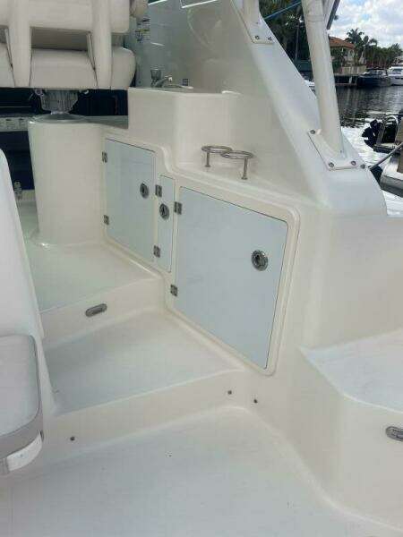 Encore 33ft Pursuit Yacht For Sale