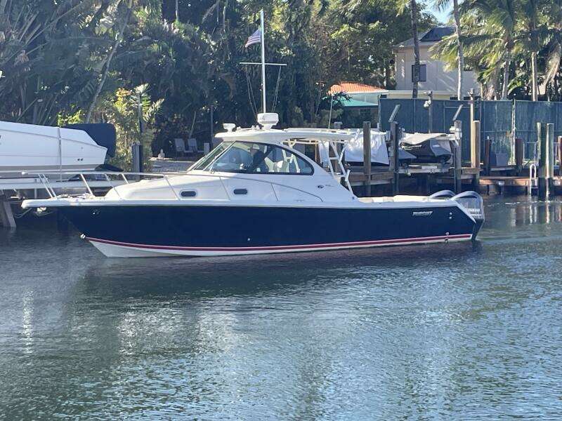 Encore 33ft Pursuit Yacht For Sale