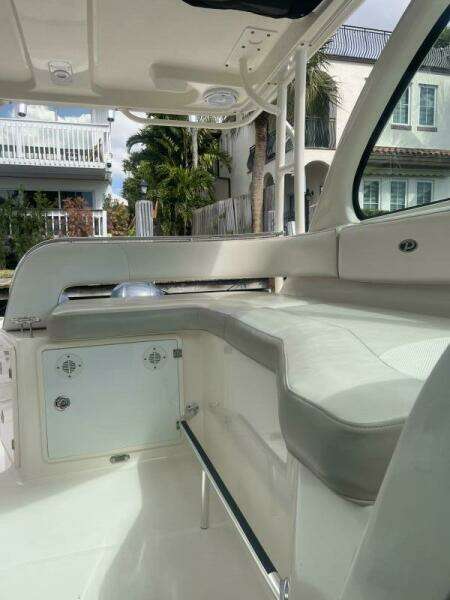 Encore 33ft Pursuit Yacht For Sale