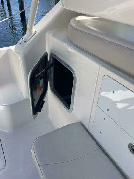 Encore 33ft Pursuit Yacht For Sale