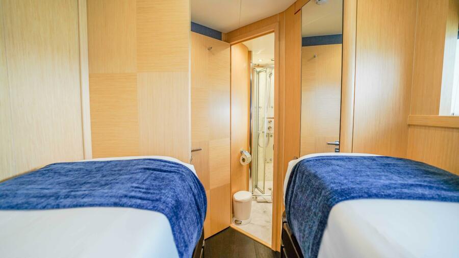 75' 2016 Sunseeker 75 Yacht