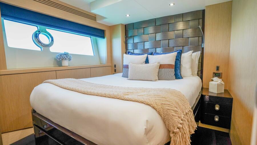 75' 2016 Sunseeker 75 Yacht