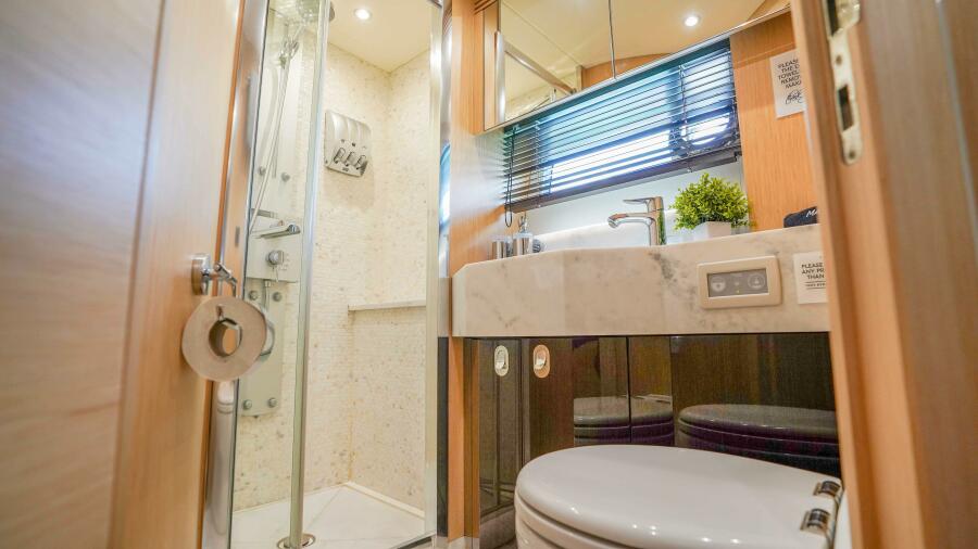 75' 2016 Sunseeker 75 Yacht