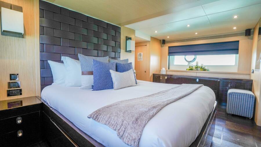 75' 2016 Sunseeker 75 Yacht