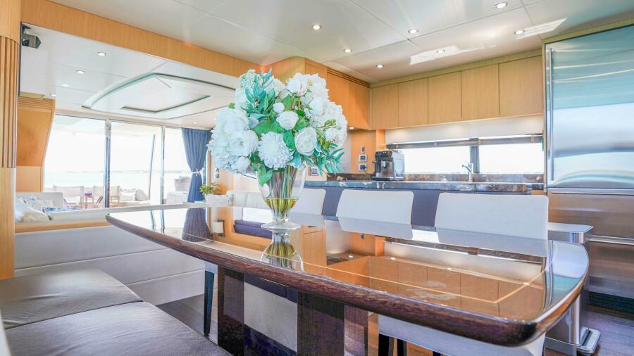 75' 2016 Sunseeker 75 Yacht