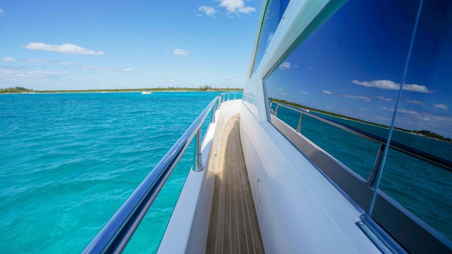 75' 2016 Sunseeker 75 Yacht