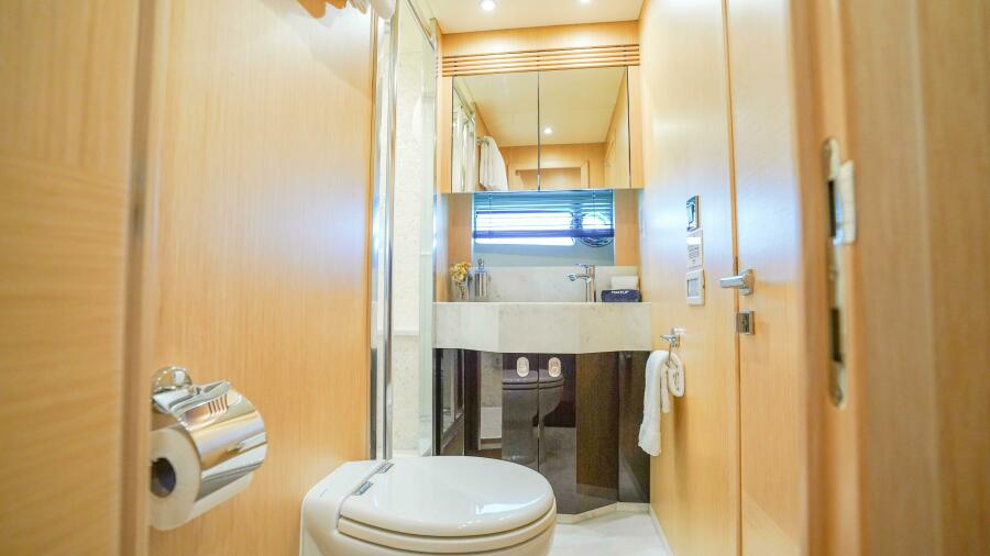 75' 2016 Sunseeker 75 Yacht