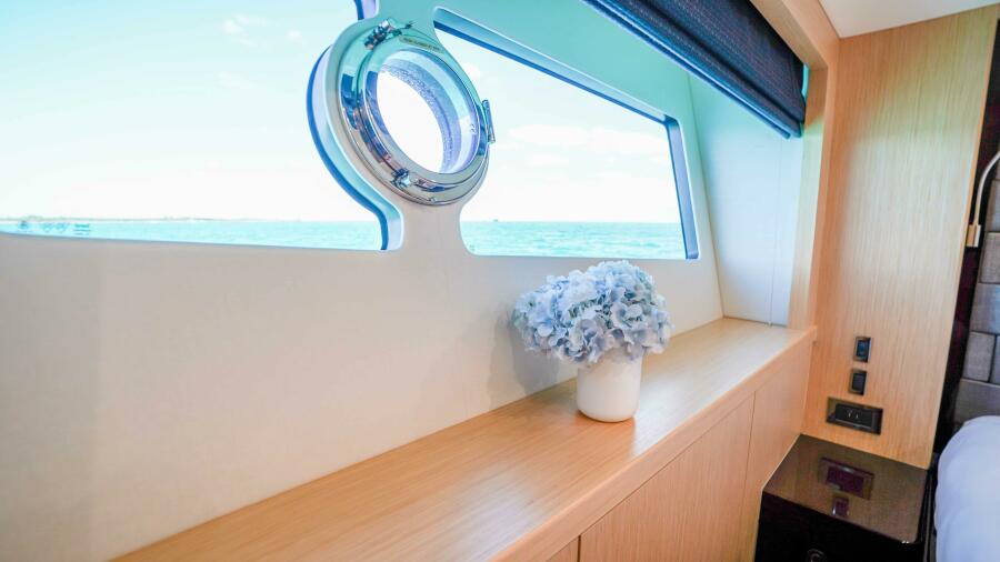 75' 2016 Sunseeker 75 Yacht