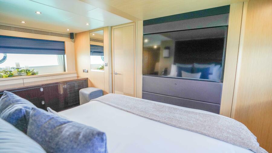 75' 2016 Sunseeker 75 Yacht