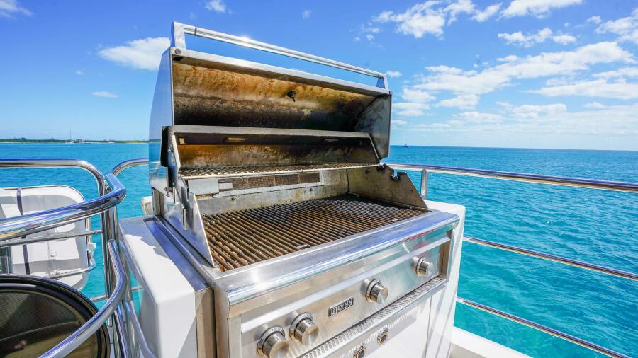 75' 2016 Sunseeker 75 Yacht