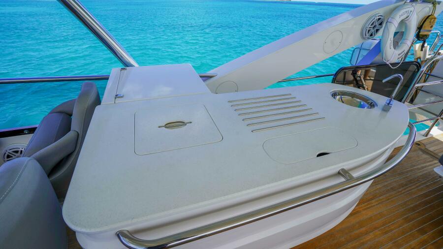 75' 2016 Sunseeker 75 Yacht