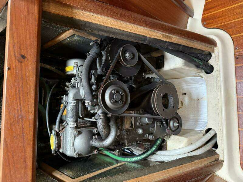 Treinta y Tres 33ft Hunter Yacht For Sale