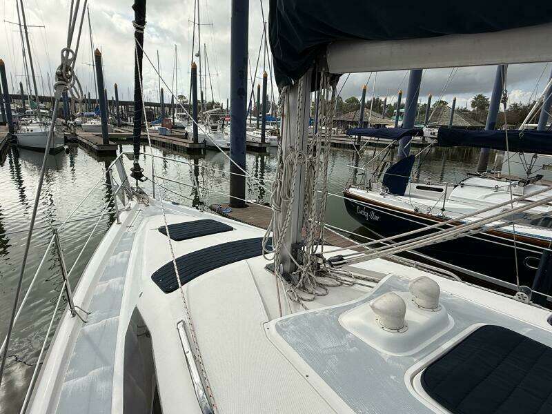Treinta y Tres 33ft Hunter Yacht For Sale