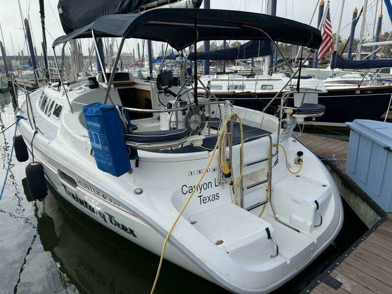Treinta y Tres 33ft Hunter Yacht For Sale