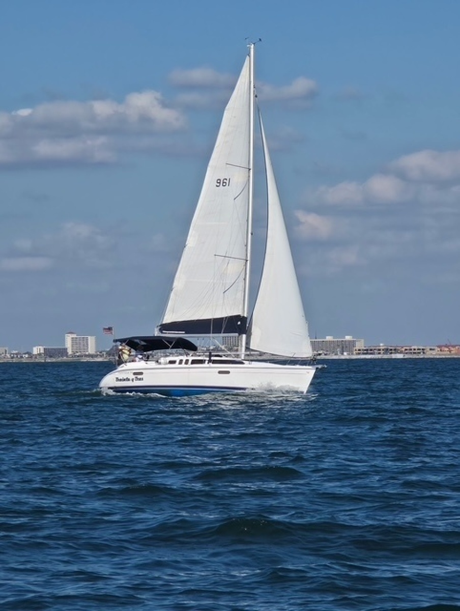 Treinta y Tres 33ft Hunter Yacht For Sale