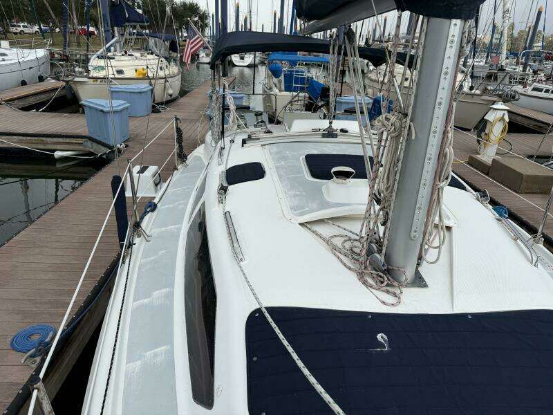 Treinta y Tres 33ft Hunter Yacht For Sale