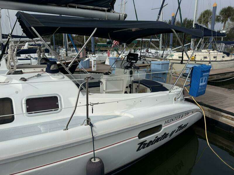 Treinta y Tres 33ft Hunter Yacht For Sale