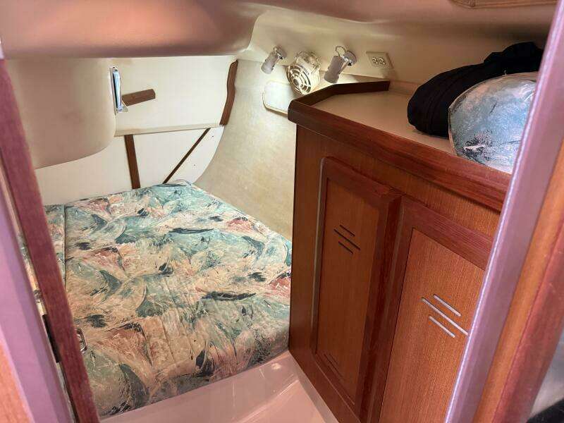 Treinta y Tres 33ft Hunter Yacht For Sale