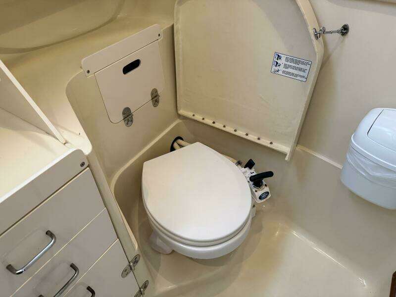 Treinta y Tres 33ft Hunter Yacht For Sale