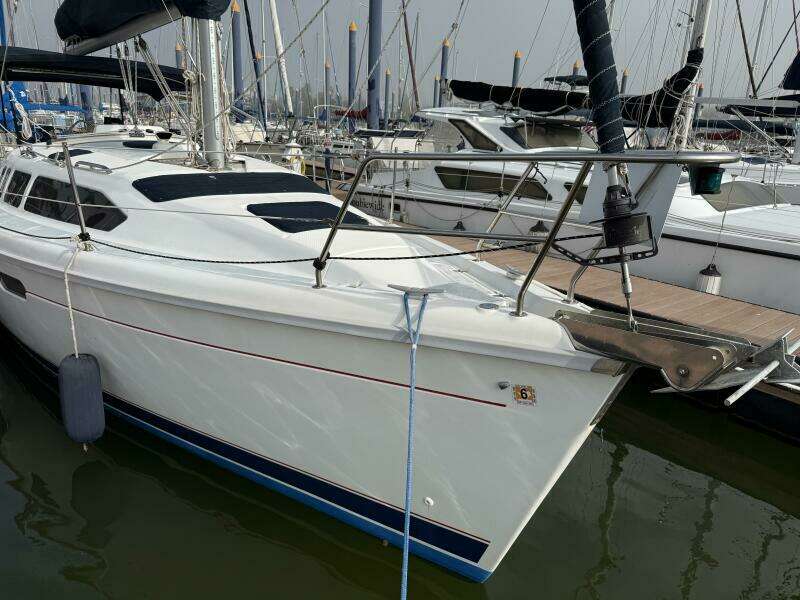 Treinta y Tres 33ft Hunter Yacht For Sale