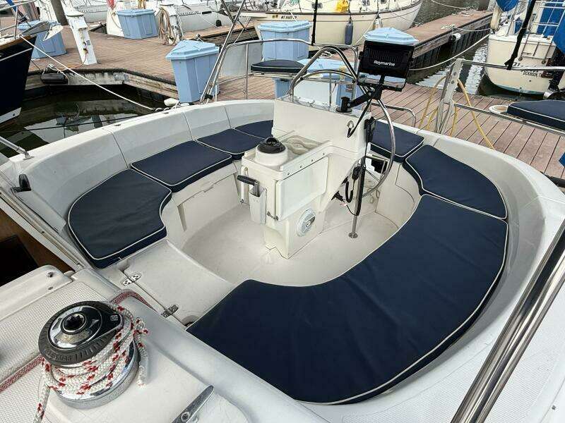 Treinta y Tres 33ft Hunter Yacht For Sale