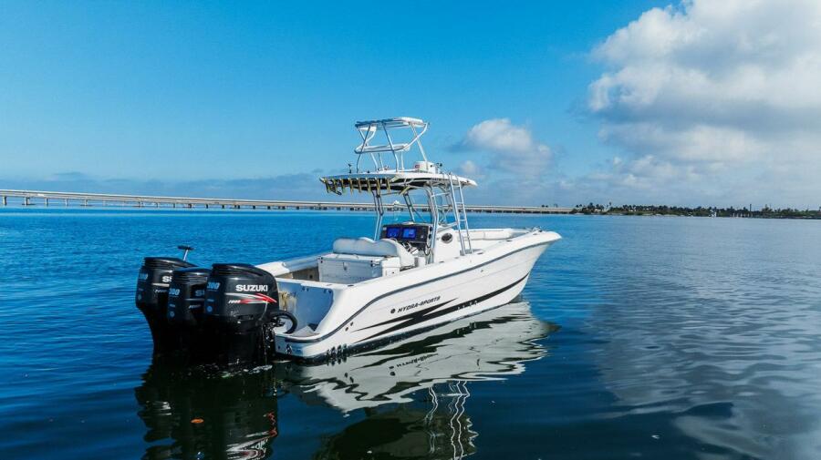 33' 2004 Hydra-Sports Vector 3300 CC