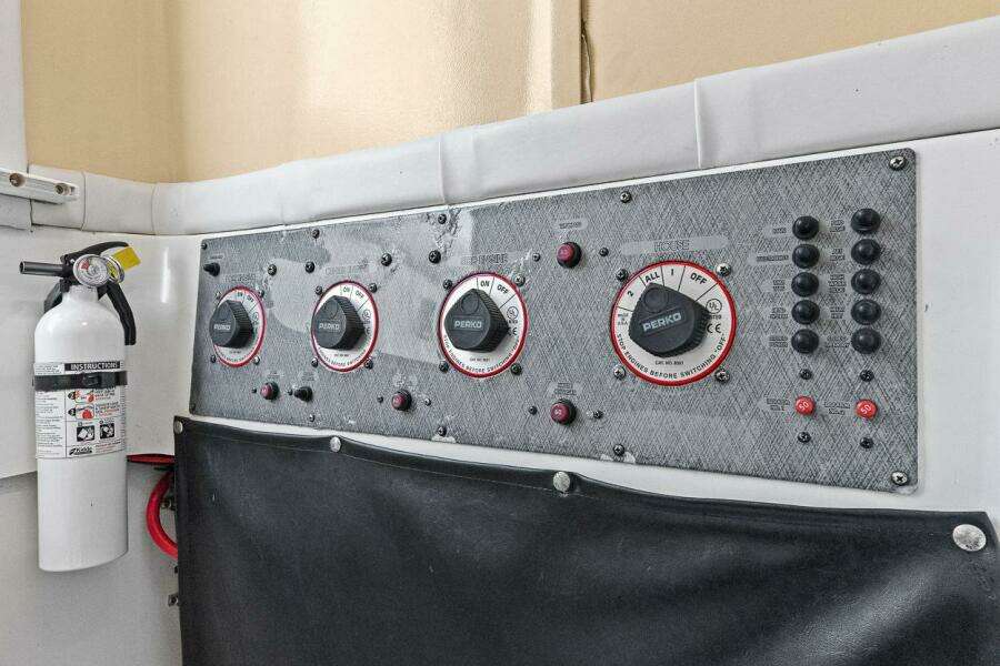 33ft Hydra Sports Yacht For Sale