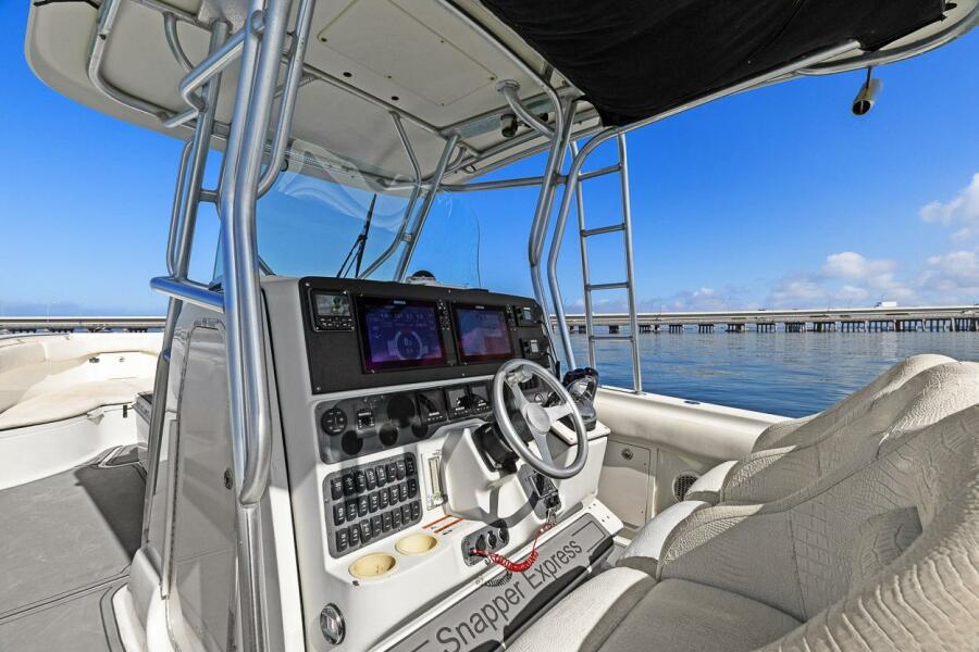 33' 2004 Hydra-Sports Vector 3300 CC