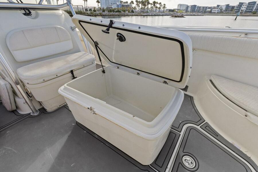 33' 2004 Hydra-Sports Vector 3300 CC