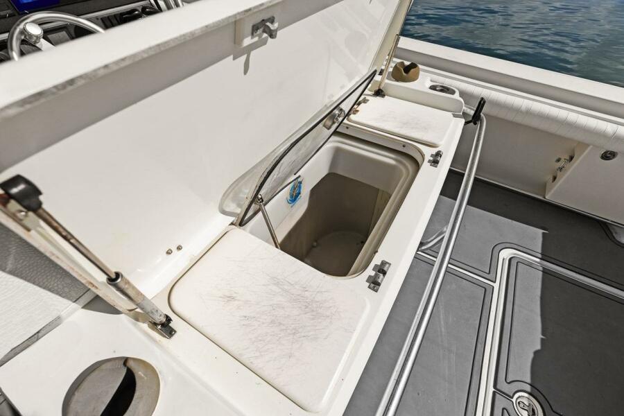 33' 2004 Hydra-Sports Vector 3300 CC