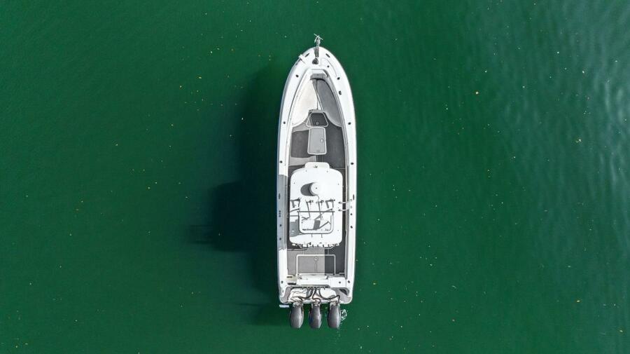 33' 2004 Hydra-Sports Vector 3300 CC